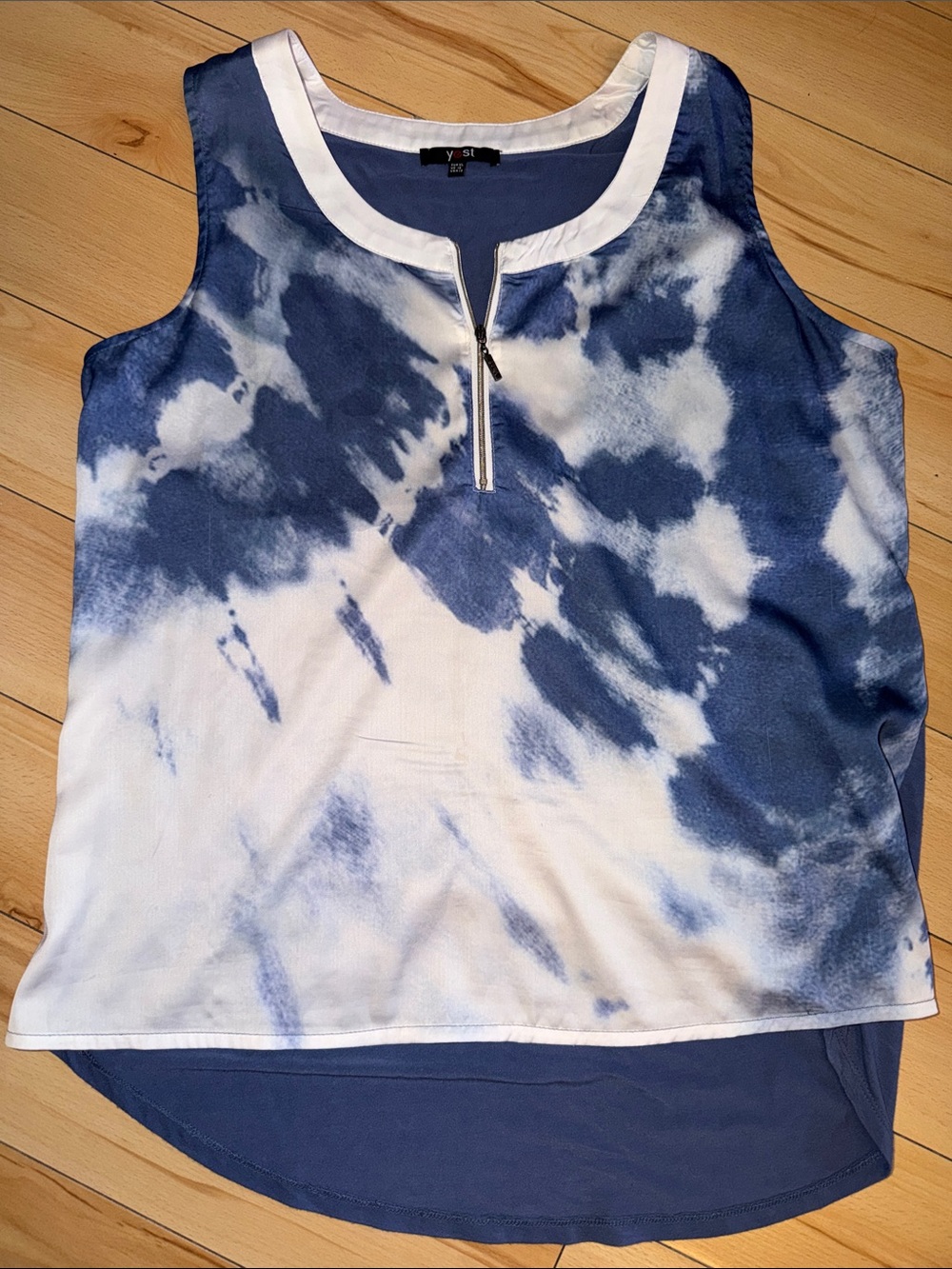 Blue & White Tie-Dye Sleeveless Zip-Front Tank Top